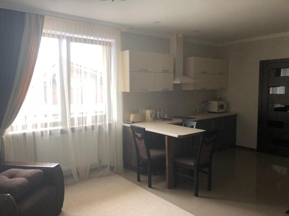 Adele Apartment Mizhhirya  Bagian luar foto