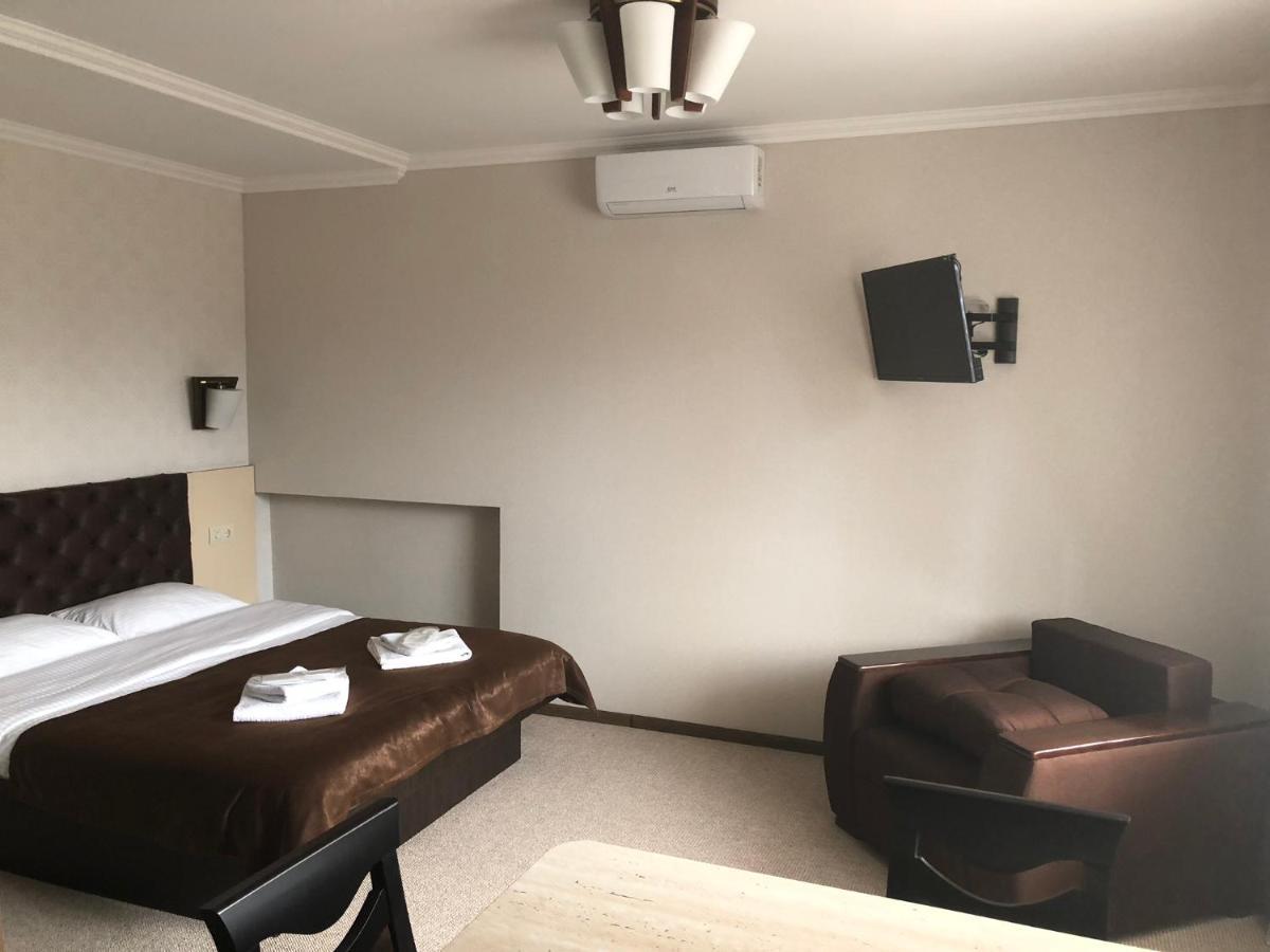Adele Apartment Mizhhirya  Bagian luar foto