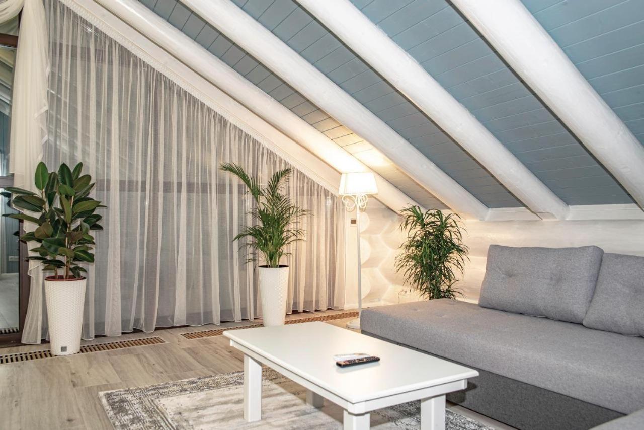 Adele Apartment Mizhhirya  Bagian luar foto