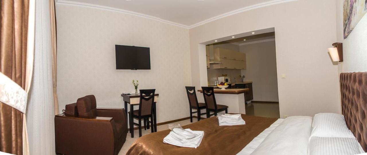 Adele Apartment Mizhhirya  Bagian luar foto