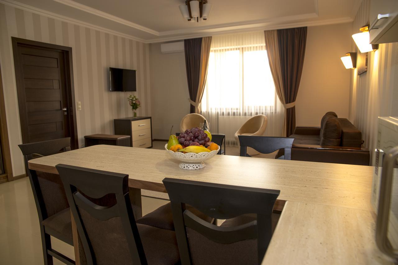 Adele Apartment Mizhhirya  Bagian luar foto