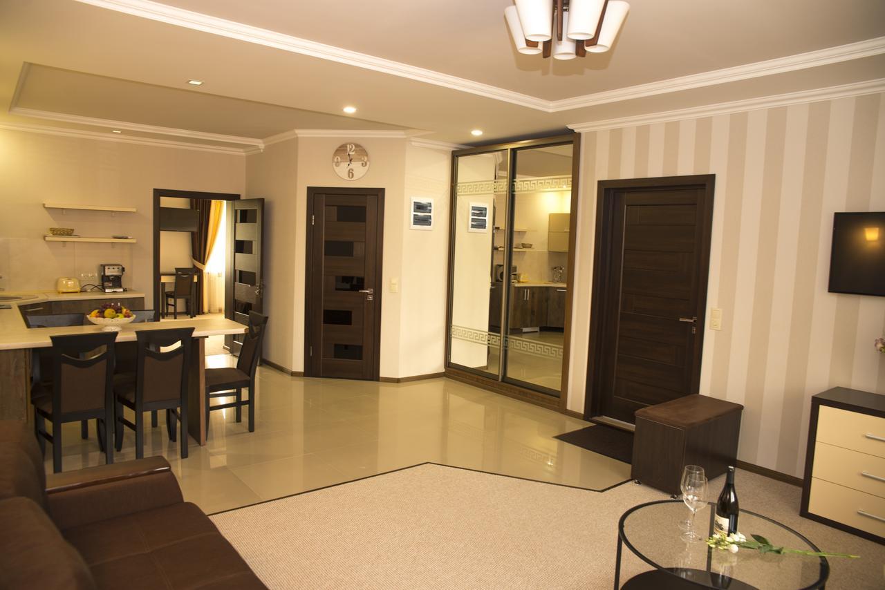 Adele Apartment Mizhhirya  Bagian luar foto