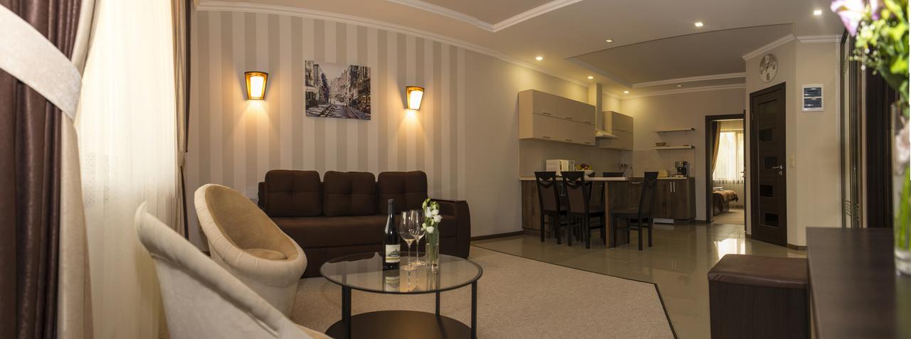 Adele Apartment Mizhhirya  Bagian luar foto