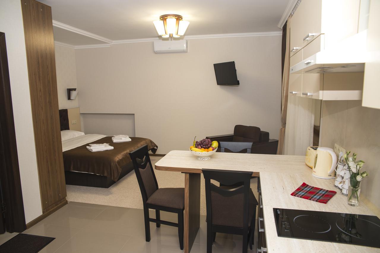 Adele Apartment Mizhhirya  Bagian luar foto